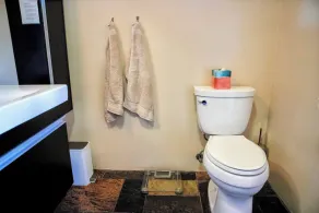 Wine Country Studio in Central Petaluma. View. Pool. Long term rates. No fees - Image 5