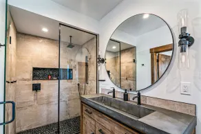 Indoor/Outdoor Fireplace, Jacuzzi, Heated Bathroom Floors - Image 3