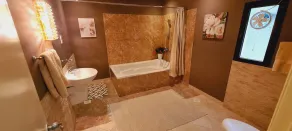 Spacious 3 bedroom family villa,10 minutes from the town. - Image 4