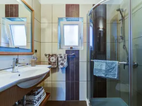 Alleinstehendes Ferienhaus mit Klimaanlage, Whirlpool, privatem Pool,  W-LAN, TV, Terrasse - Image 4