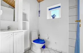 Nice Home In Rønde With 3 Bedrooms And Wifi - Image 4