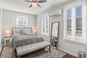 Unique & Cozy Carriage House ~ Queen Beds ~ Patio! - Image 3