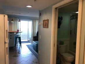 Hampton North Beach Condo steps from beach - Image 4