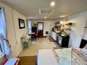 ❤️ Secluded 1940s Romantic Tiny House on the River - Image 4