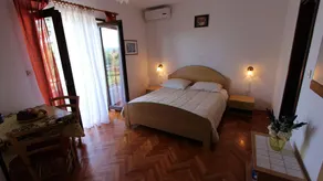 Studio apartment Jelka 1 for 2 people near the beach on the island of Krk - Image 5