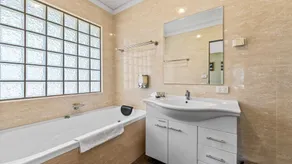 Kickenback Chalet - 2BR Chalet l Gym l Indoor Pool l Tennis Court l WiFi l Air-Con - Image 5