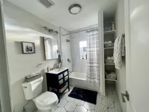 Luxury vintage condo close to lakefront,  Obama Presidential Center & downtown! - Image 2