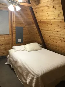 Kelly Lake Cabin with beautiful sand beach - Image 3