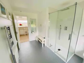 Beautiful Surrey Hills house with panoramic views in an AONB, sleeps up to 8 - Image 3