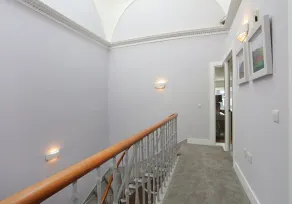 A spacious open plan apartment, in an unbeatable city-centre location. Sleeps 4. - Image 2
