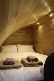 Burrow View  -  a hobbit hut that sleeps 4 guests  in 1 bedroom - Image 4