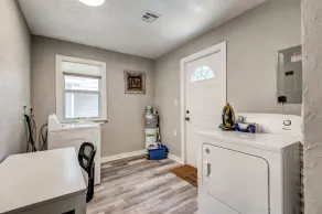 Home away from Home with amenities & private fenced yard. Walking distant to OSU - Image 2