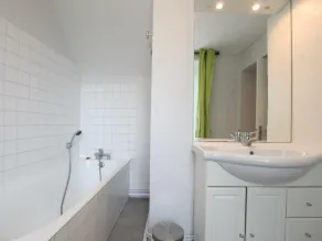 Maison Familiale Spacieuse avec Jardin et Cheminée – Animaux Bienvenus, Barbecue et WiFi Inclus - Image 5