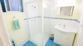 Pet friendly Pialba Beach House across from beach, close to waterpark - Image 3