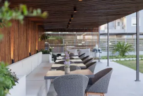 V Luxury Suites - Image 5