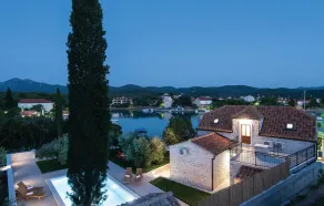 Three-Bedroom Holiday Home In Loviste - Image 4