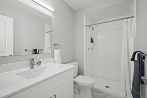 Spacious 2BR 2BA Apartment in the City - Image 5