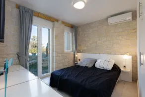 Comfortable villa with pool - Image 3