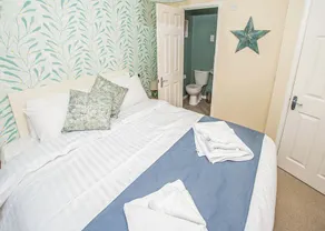 Top of the range and extremely spacious five star luxury 20ft-wide lodge. - Image 4