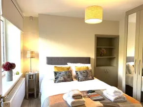 4 Bed House Sleeps 7 - Parking Garden Wifi - Image 4
