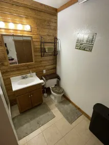 Cozy cabin getaway at the Lake - Image 2