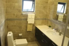 Luxury Apt - Image 4
