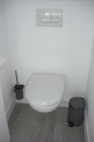 Enebolig med sydvendt terrasse, tæt på strande og butikker - Image 4