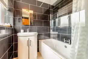 Cornerways by Bloom Stays - family home in City centre, ideal for exploring Canterbury - Image 2