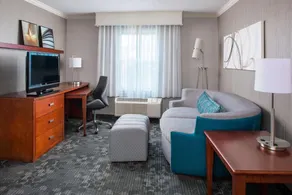 Visit Lowell Memorial Auditorium! Pet-friendly Property, Onsite Parking! - Image 5