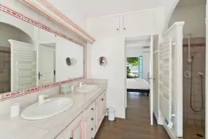 Villa Pieds dans l'eau with private sandy beach on the Gulf of Saint Tropez - Image 4