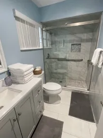 beautiful home on a 3 acre lake with security - Image 2