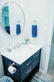 Double Diamond Rentals - Modern Home For Travelers - Image 3