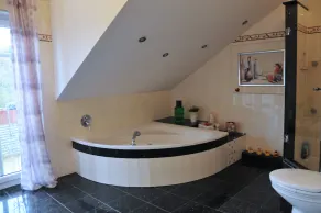 Exclusive apartment with 3 separate bedrooms - Image 3