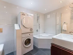 Flat with bright open kitchen with stunning views - Image 2