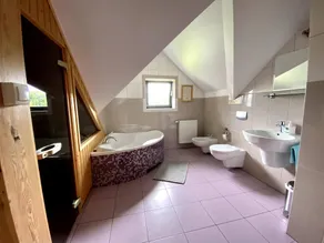 Idyllique maison en bois de luxe avec un grand jardin au milieu de la nature, avec sauna - Image 5