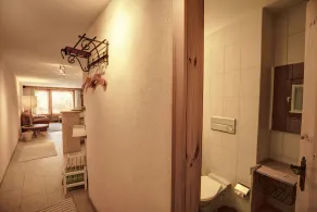 1-room flat with garden view on the 3rd floor - Image 3