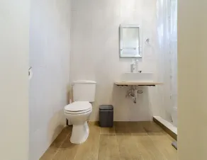 Modern Smart Suite w/ free fast WIFI & 5 min beach access - Image 4