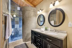 ❤Waterfront Acre | 180° Views | Custom Log Home | By Vacationloghome - Image 5
