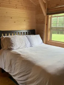 Cozy Cabin with private back yard, located 5 min away from Dale Hollow Lake - Image 4