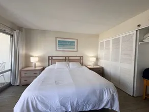 Lagoon & Ocean View Ilikai Studio 1042  – Walk to Waikiki Beach | Sleeps 4 | Renovated Condo - Image 4
