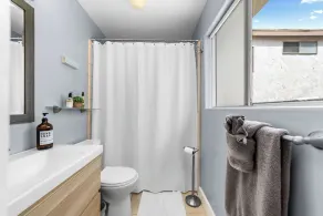 2/2 Beach Bungalow With Ocean Views & Parking! - Image 3