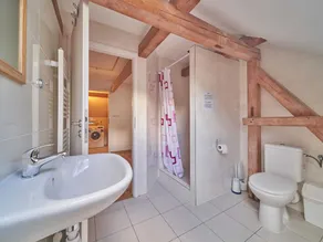 Spacious Mountain Retreat - Image 3