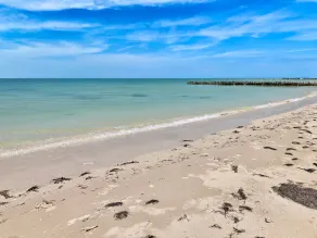 Well-located 3 BR Beachfront house - Image 5
