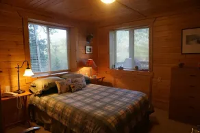 Picturesque Montana Log Cabin Overlooking the Nine Mile Creek - Image 4