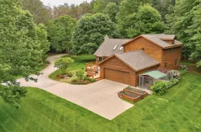 The perfect den surrounded by natures beauty to enjoy with your loved ones! - Image 3