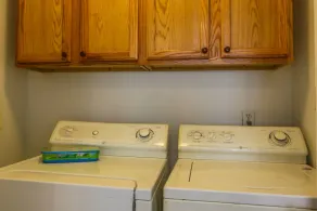 10 Minutes to Beach & Downtown!  Renovated Dog Friendly Home w/ Bunk Bedroom & Fenced Backyard - Image 2