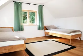 Gemütliches Ferienhaus mit Schwimmteich und Großer Terrasse - Image 4