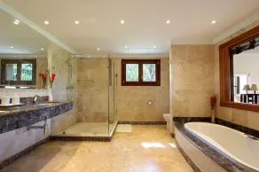 FREE €650 Daily Lux Pack - 7-Bed, Heated Pool - Image 4