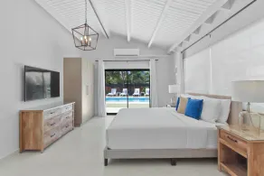 Bocobay Beach House with Pool - Image 4