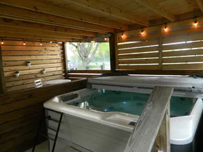 Rustic Lodge with private cabins / 6 person hot tub and camp fire - Image 4